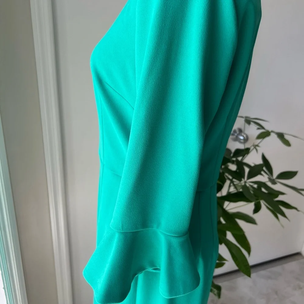 Donna Morgan Green Dress – Fitted Silhouette with Ruffled Cuffs - Picture 5 of 12